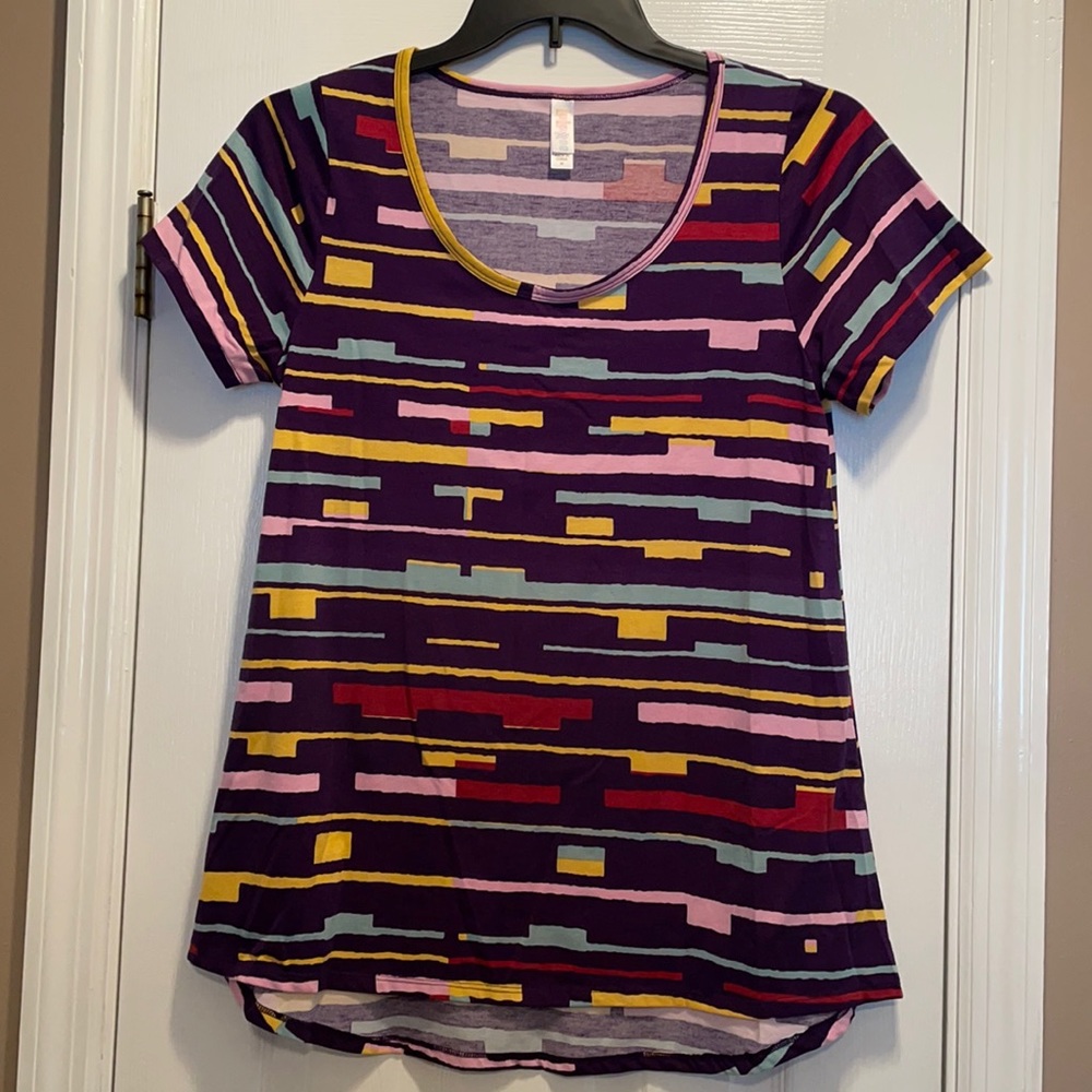 2/$22 LuLaRoe Short Sleeve Scoop Neck Top. Size Medium.